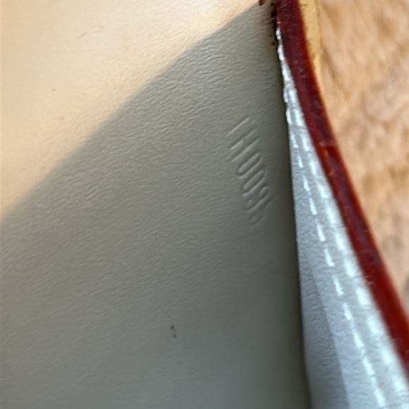 LOUIS VUITTON Suhali Porte Tresor International Trifold Wallet Ivory - Picture 11 of 12